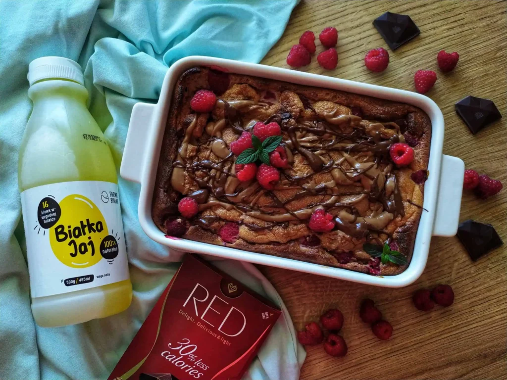 Jednoporcjowy sernik czekoladowy z malinami - zdjęcie potrawy